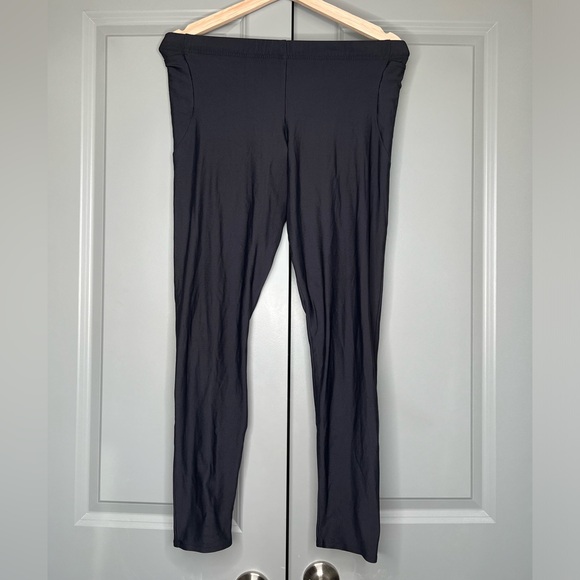 Blackmilk Matte Pocket Leggings - Limited - Picture 2 of 7